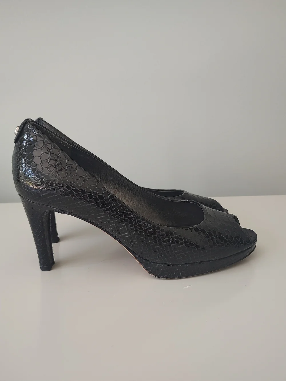 Stuart Weitzman Black Crystal Leather Plainfield Logo Snakeskin Peep Toe…